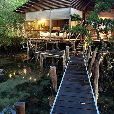 Villa Luzo & Tours Saonek Exterior photo