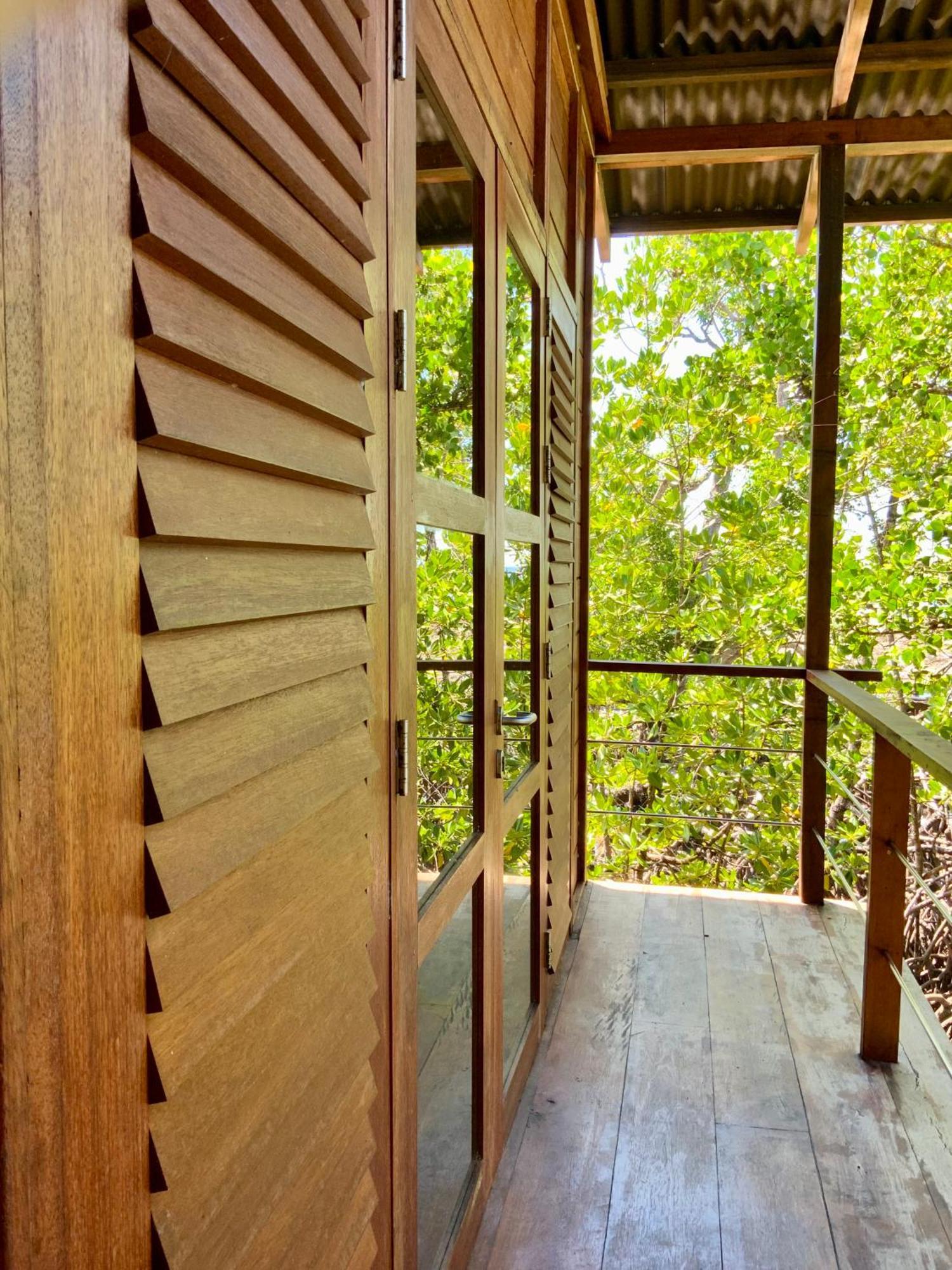 Villa Luzo & Tours Saonek Exterior photo